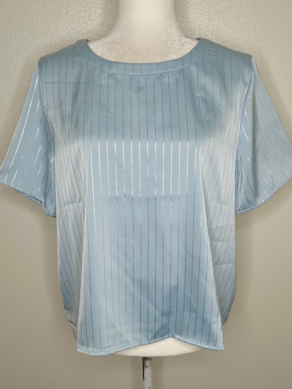 Vince Camuto Womens Light Blue Satin Short Sleeve Top Blouse Size M EUC